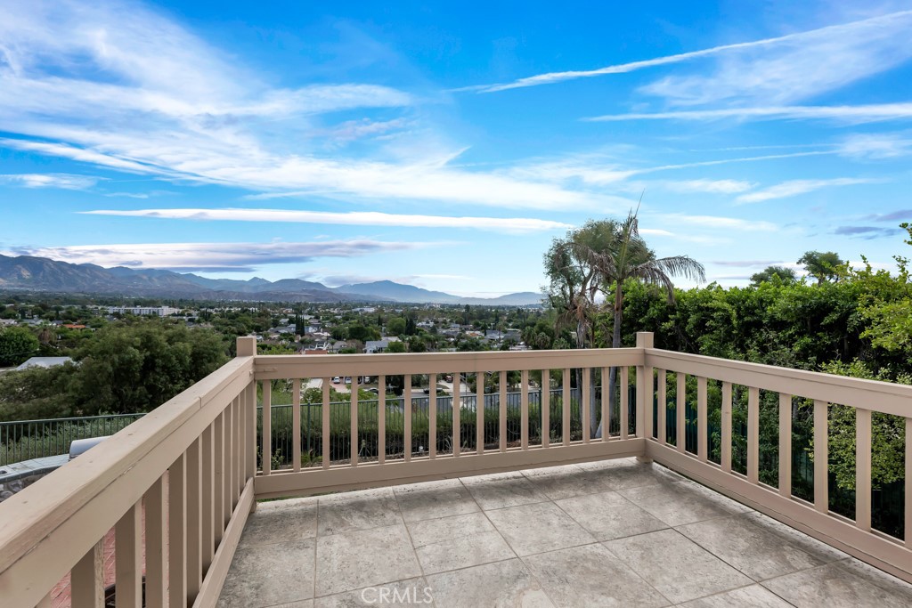 11954 Edgecliff Avenue Property Photo 29