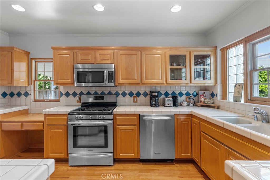 4814 Lemona Avenue Property Photo 1
