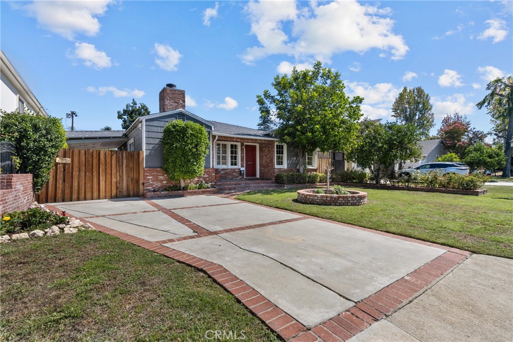 4814 Lemona Avenue Property Photo 2