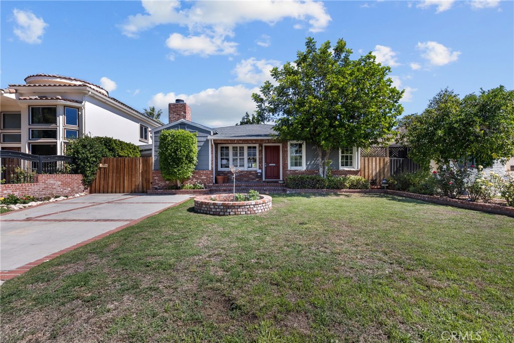 4814 Lemona Avenue Property Photo 3