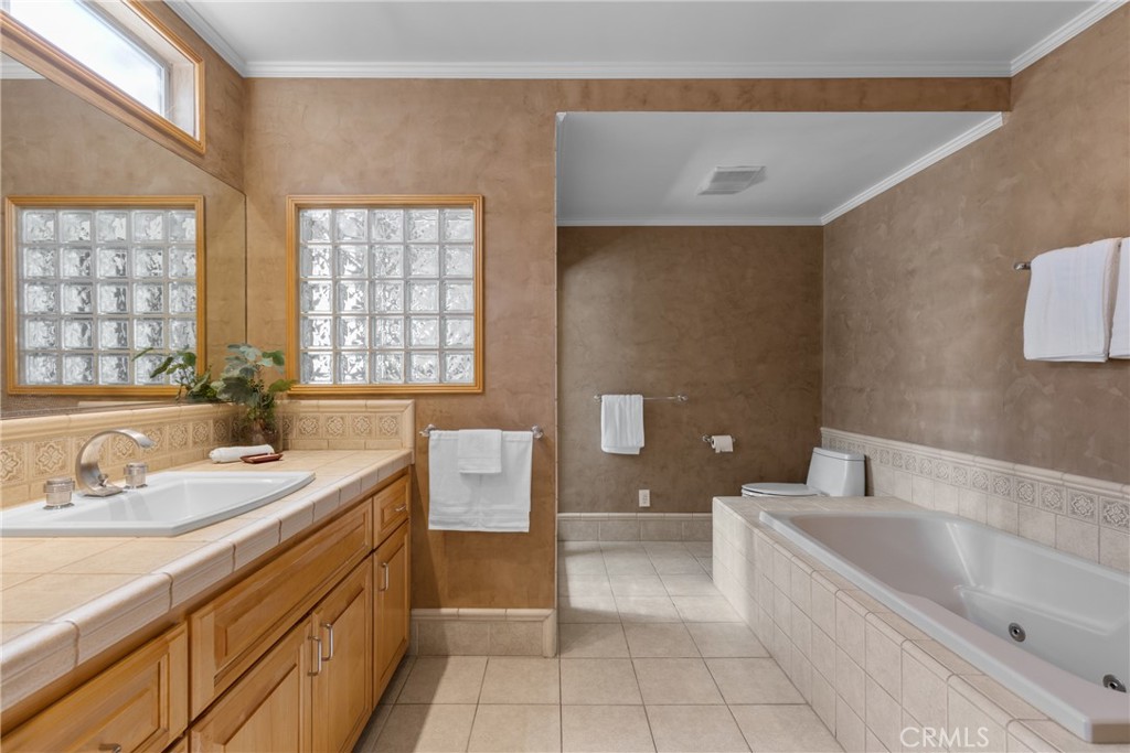 4814 Lemona Avenue Property Photo 11