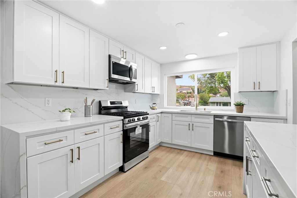 28189 Foxlane Property Photo 6