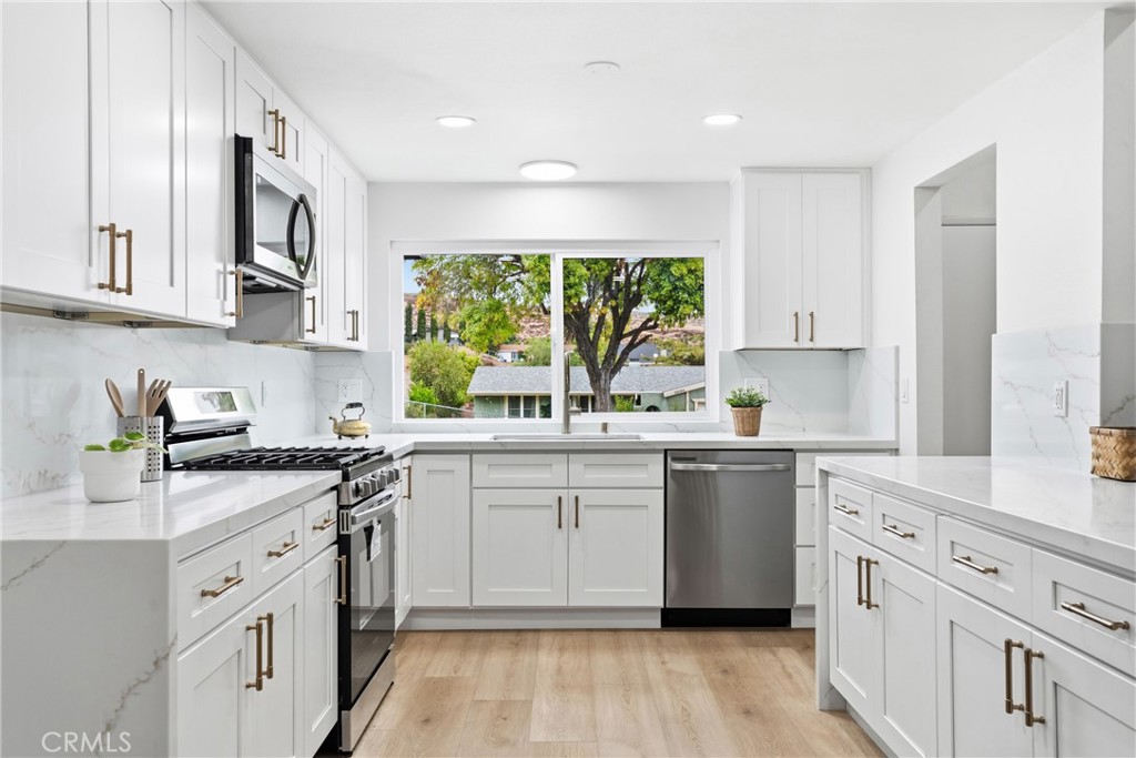 28189 Foxlane Property Photo 8