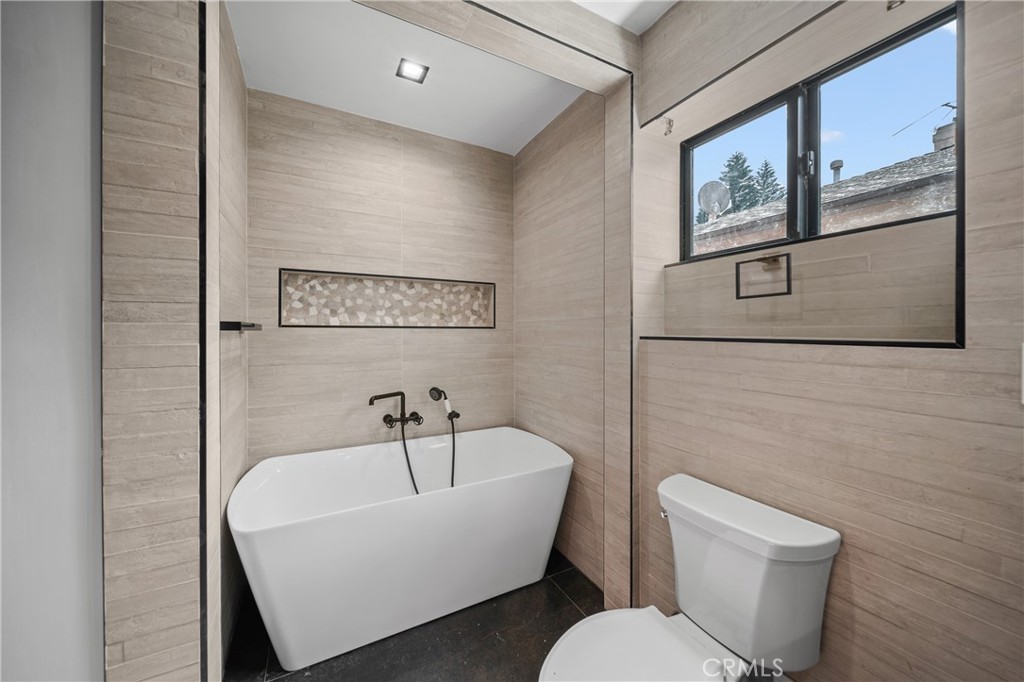 5109 Longridge Avenue Property Photo 11
