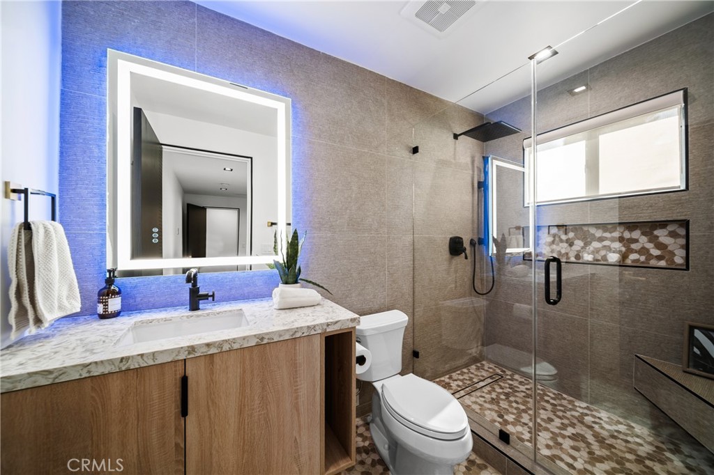 5109 Longridge Avenue Property Photo 17