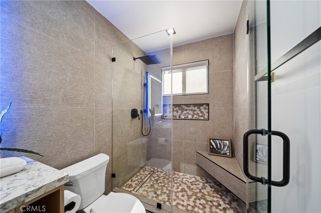 5109 Longridge Avenue Property Photo 18