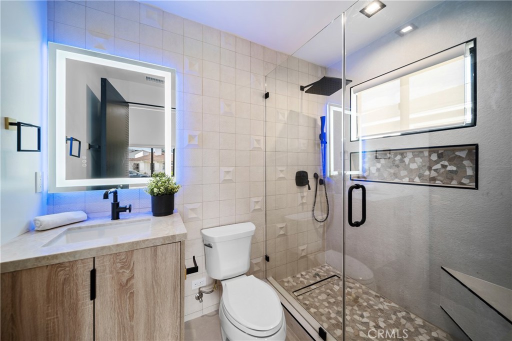 5109 Longridge Avenue Property Photo 19