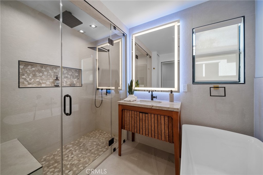 5109 Longridge Avenue Property Photo 22