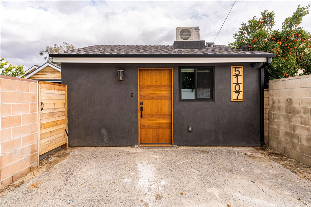 5109 Longridge Avenue Property Photo 53