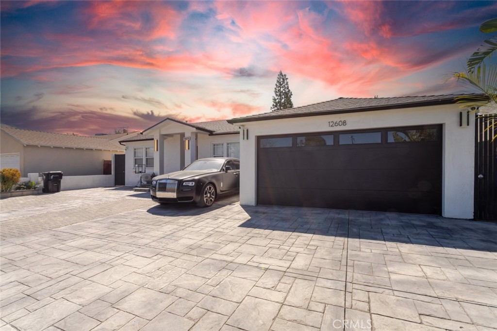 12608 Califa Street Property Photo