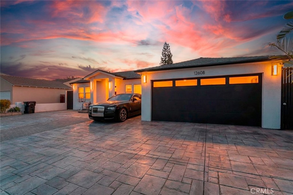 12608 Califa Street Property Photo 2