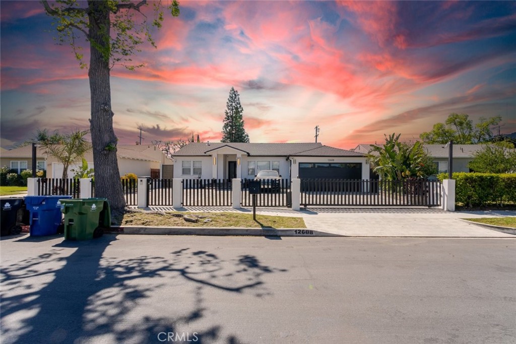 12608 Califa Street Property Photo 9