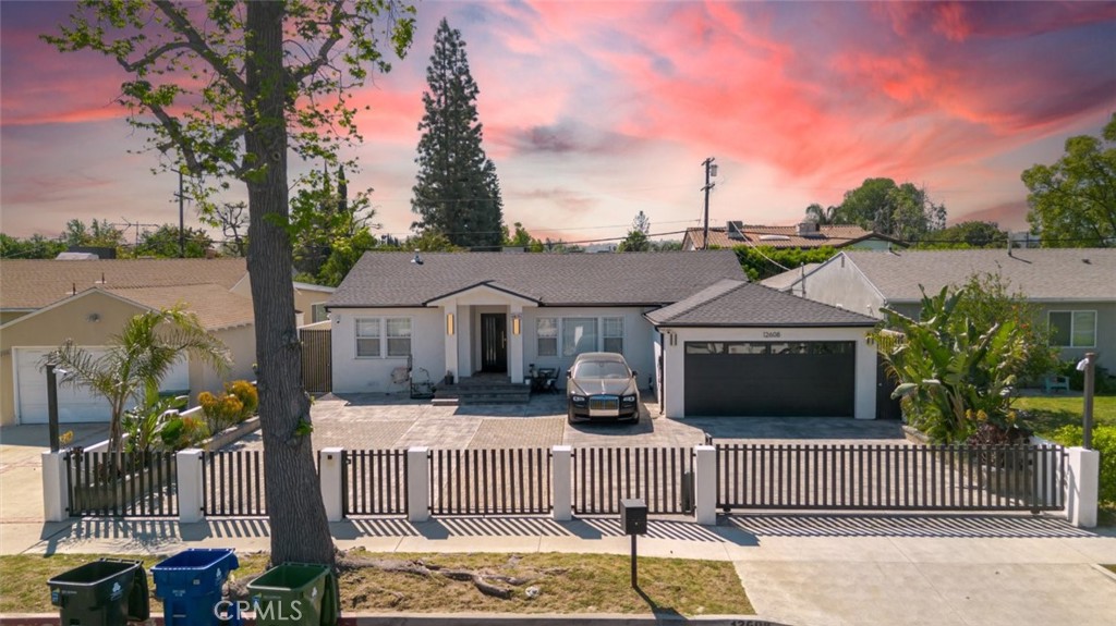 12608 Califa Street Property Photo 11