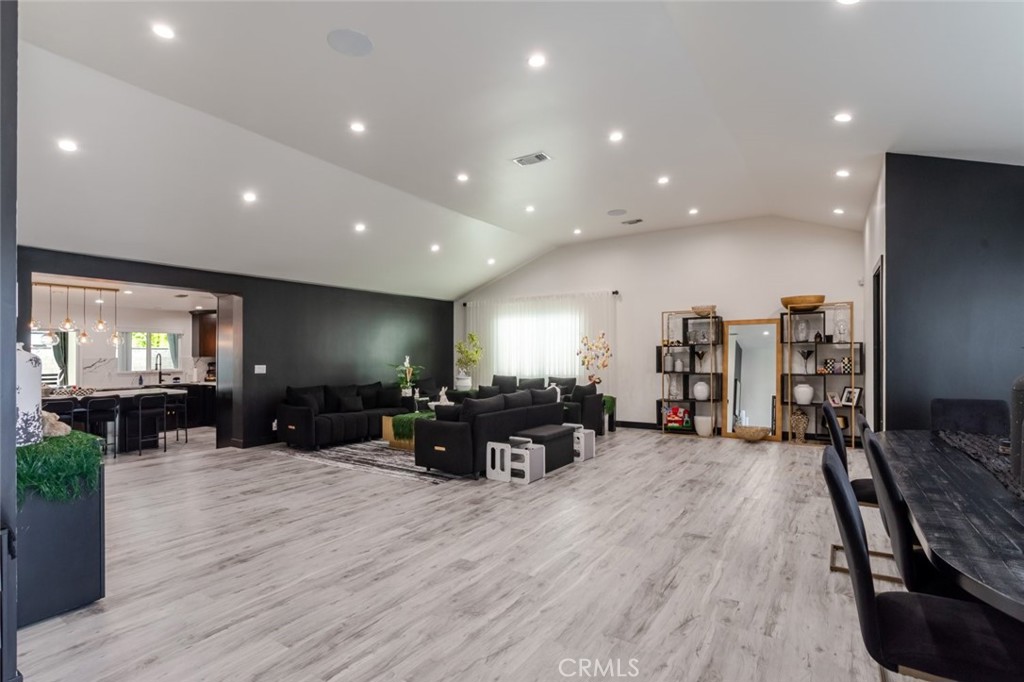 12608 Califa Street Property Photo 14