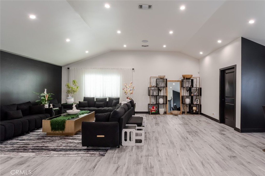 12608 Califa Street Property Photo 15