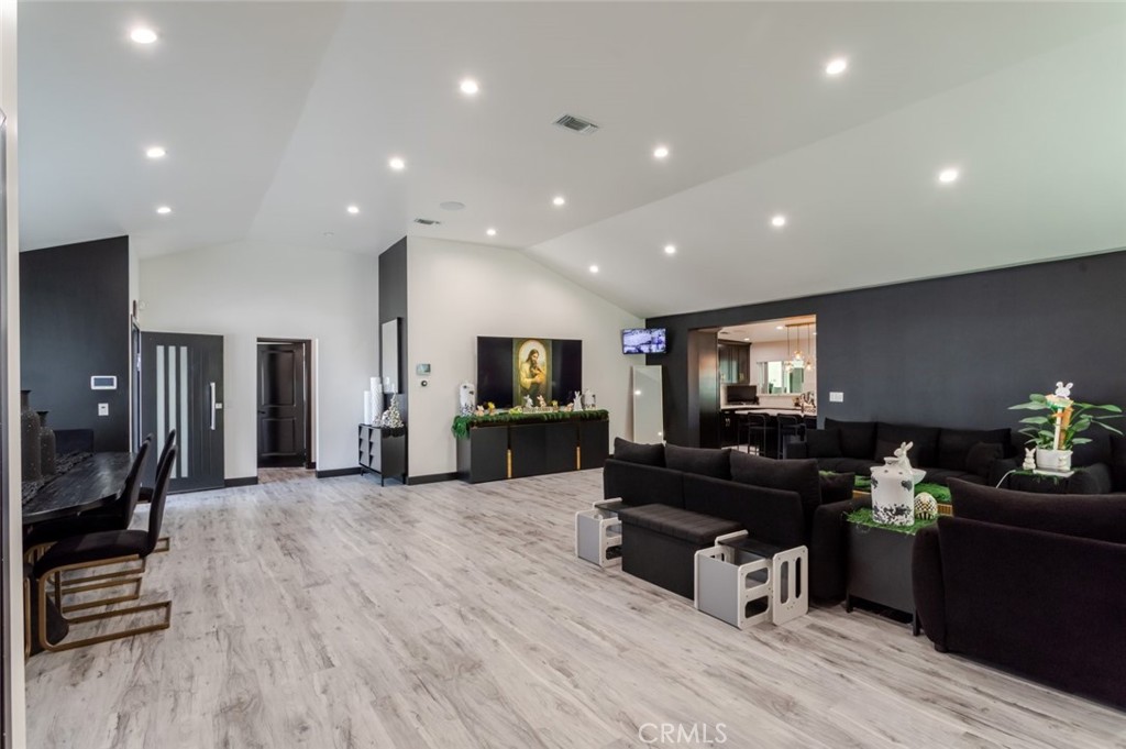 12608 Califa Street Property Photo 16