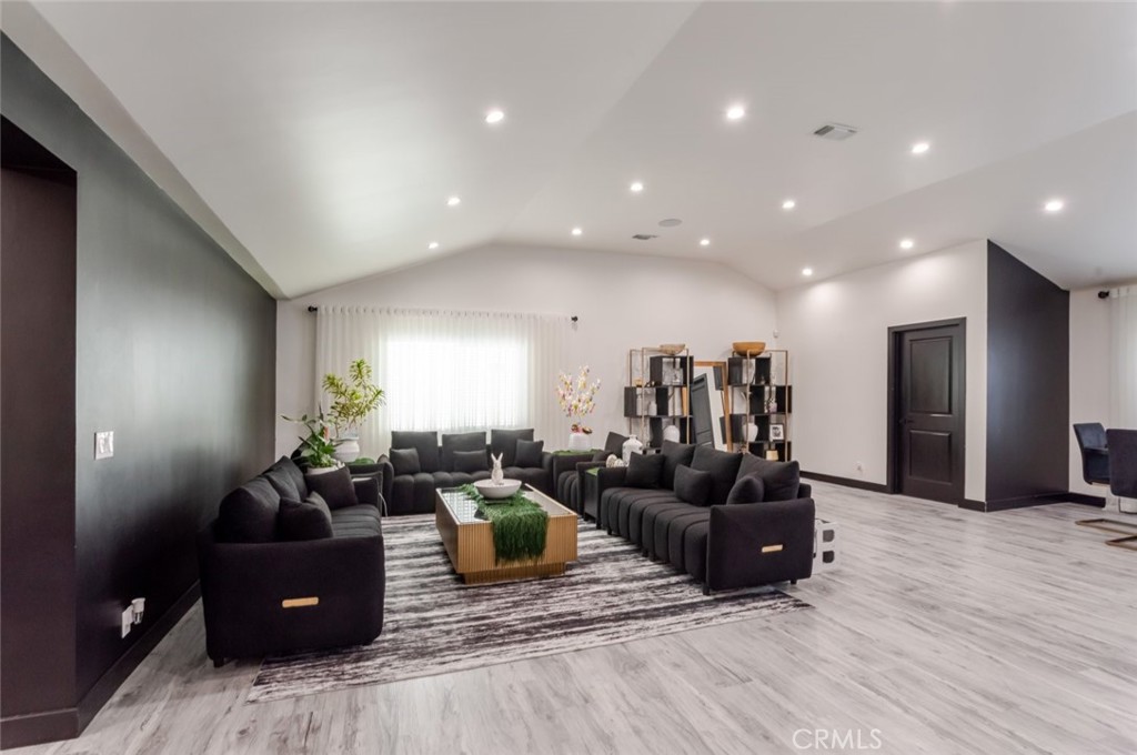12608 Califa Street Property Photo 19