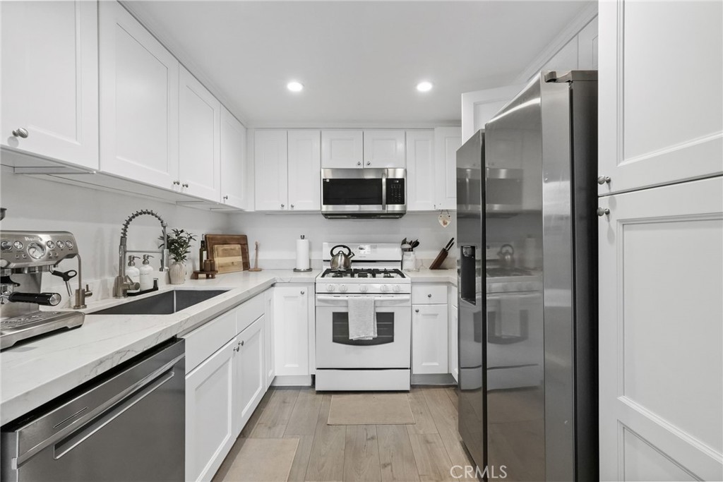17914 Magnolia Boulevard 135 Property Photo 6