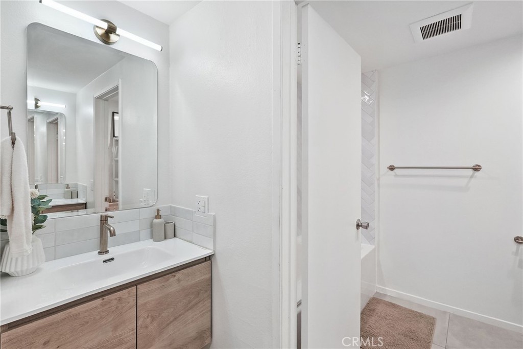 17914 Magnolia Boulevard 135 Property Photo 11