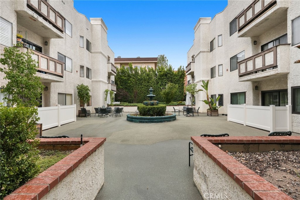 17914 Magnolia Boulevard 135 Property Photo 26