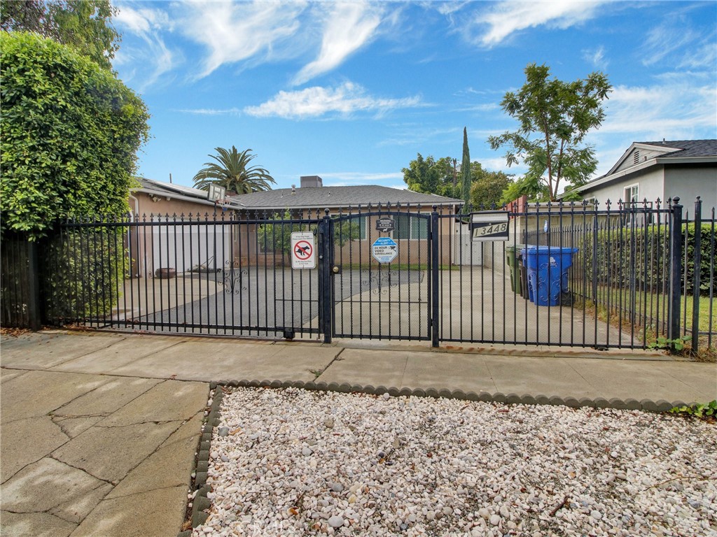 13448 Hart Street Property Photo 4