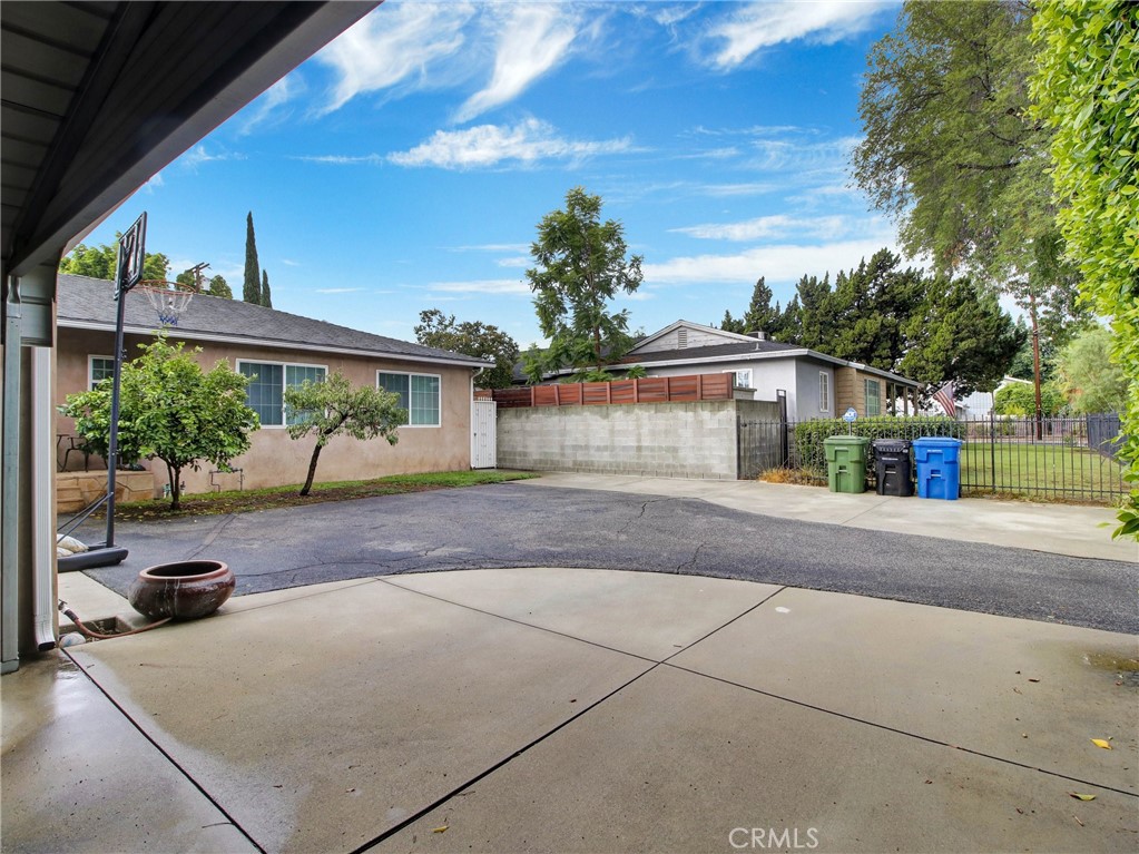 13448 Hart Street Property Photo 5