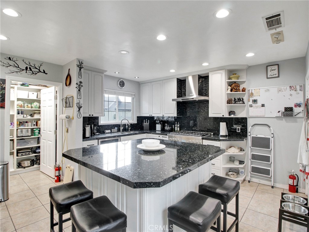 13448 Hart Street Property Photo 15