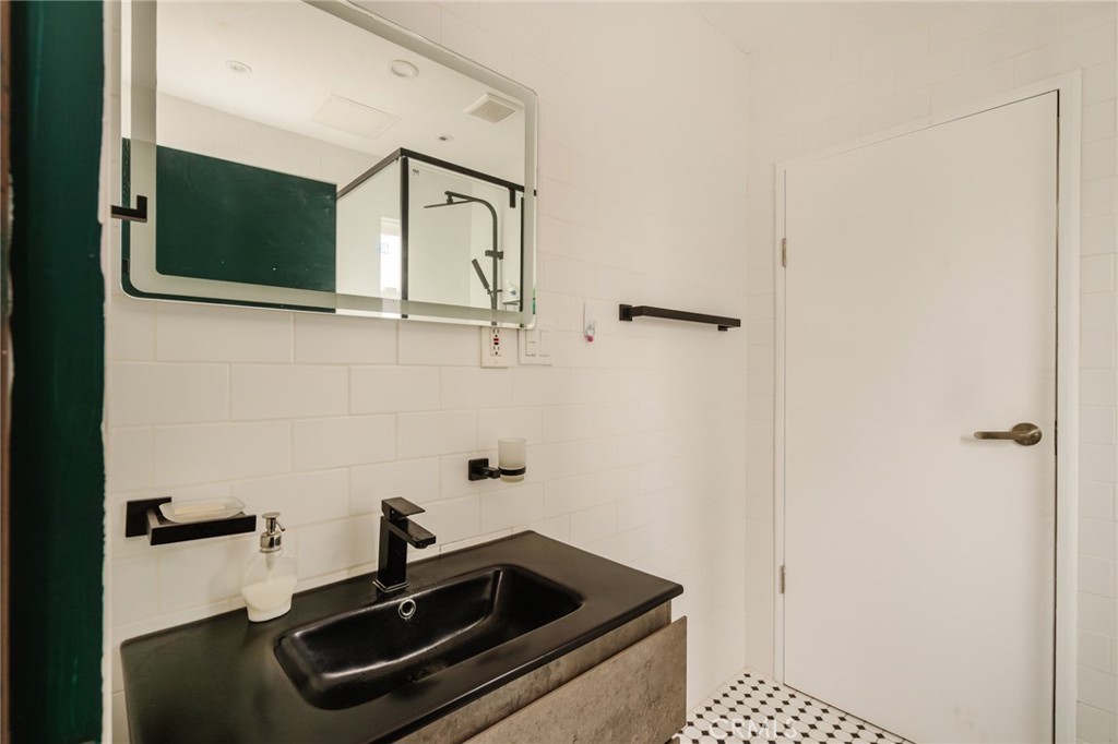 1345 Linden Avenue Property Photo 28