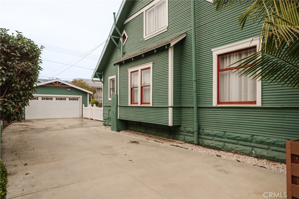 1345 Linden Avenue Property Photo 39