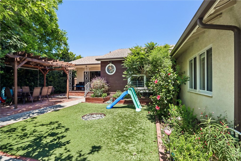 18937 Sylvan Street Property Photo