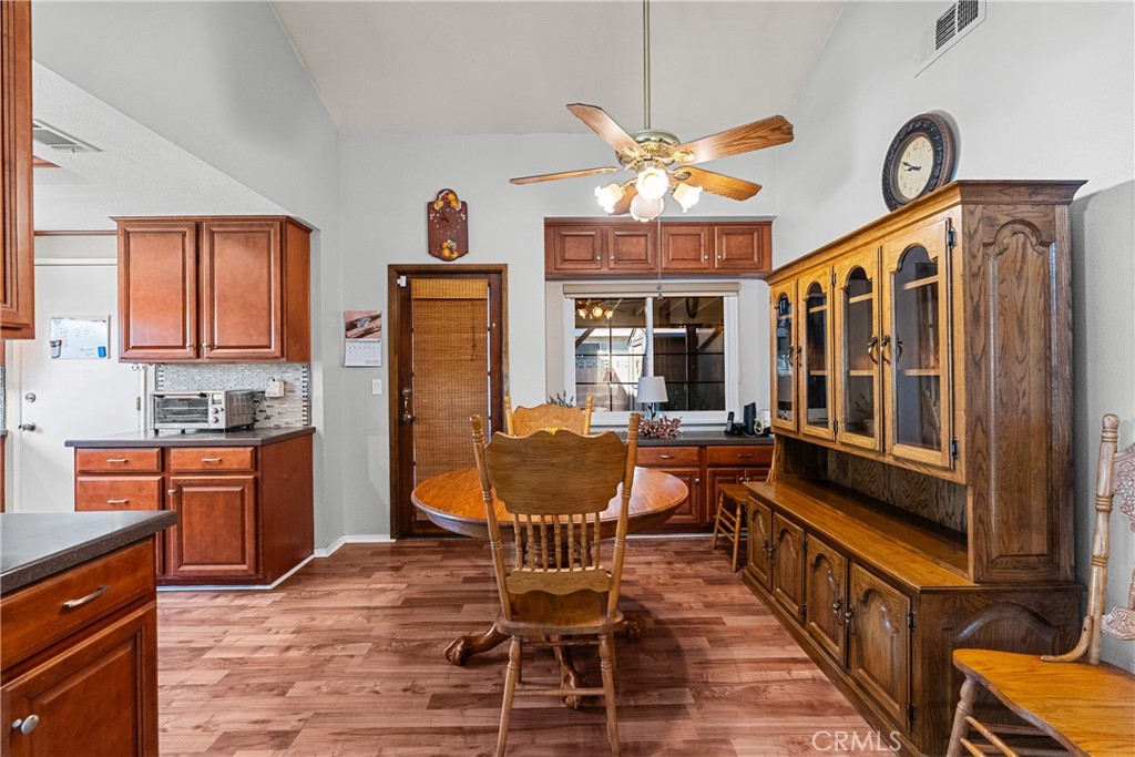 3115 Glad Way Property Photo 6