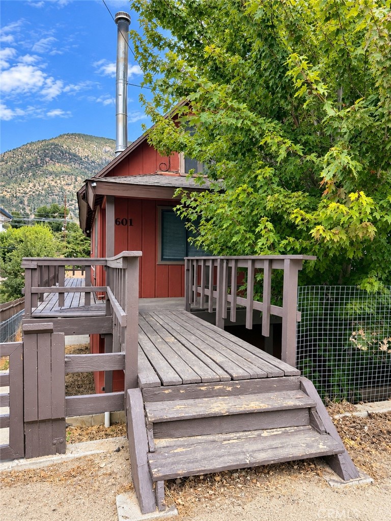 6601 Lowry Property Photo 2