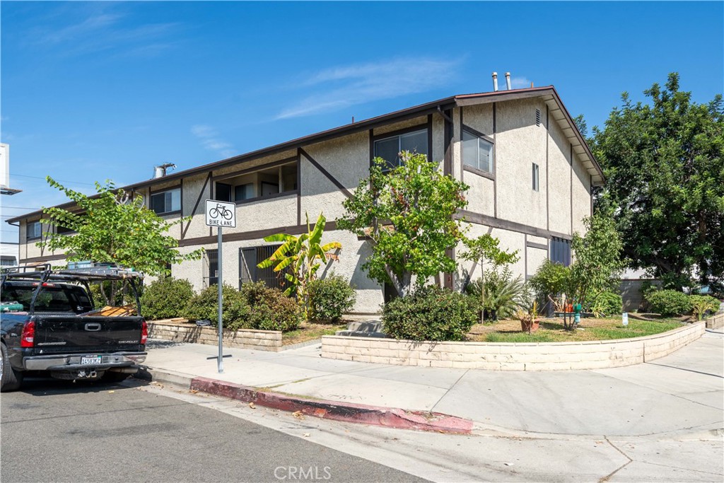 6003 Craner Avenue Property Photo 3