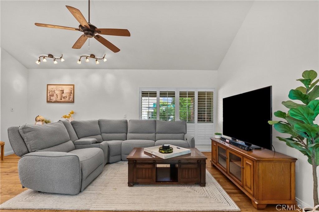 25451 Via Escovar Property Photo 8