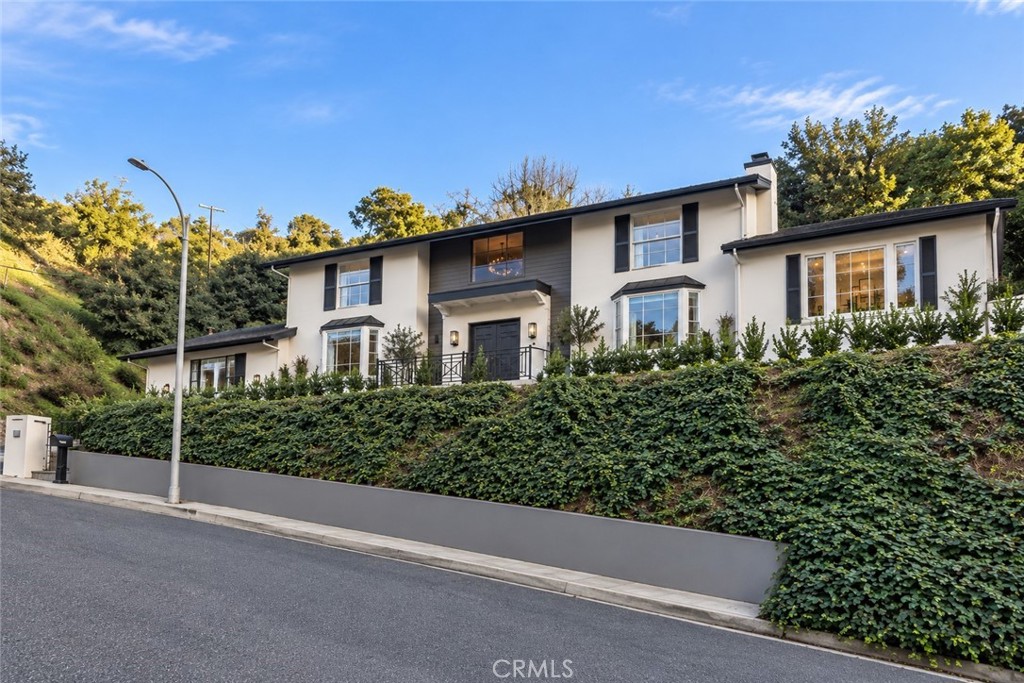 3217 Longridge Property Photo 1