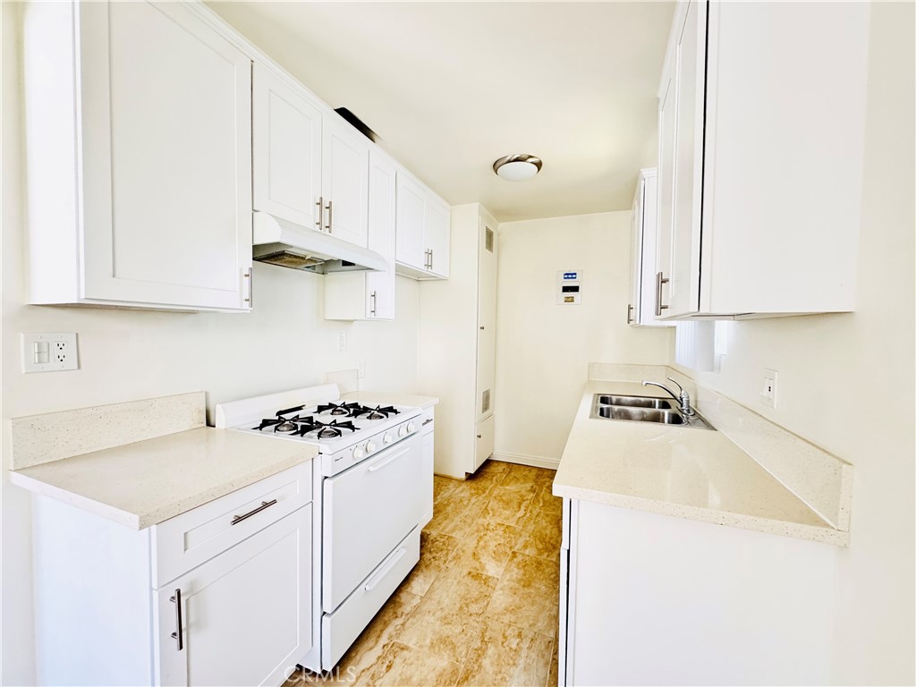 10850 Landale St Property Photo 5