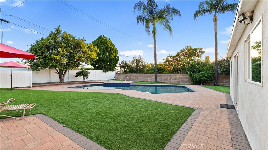 18600 Knapp Street Property Photo 3