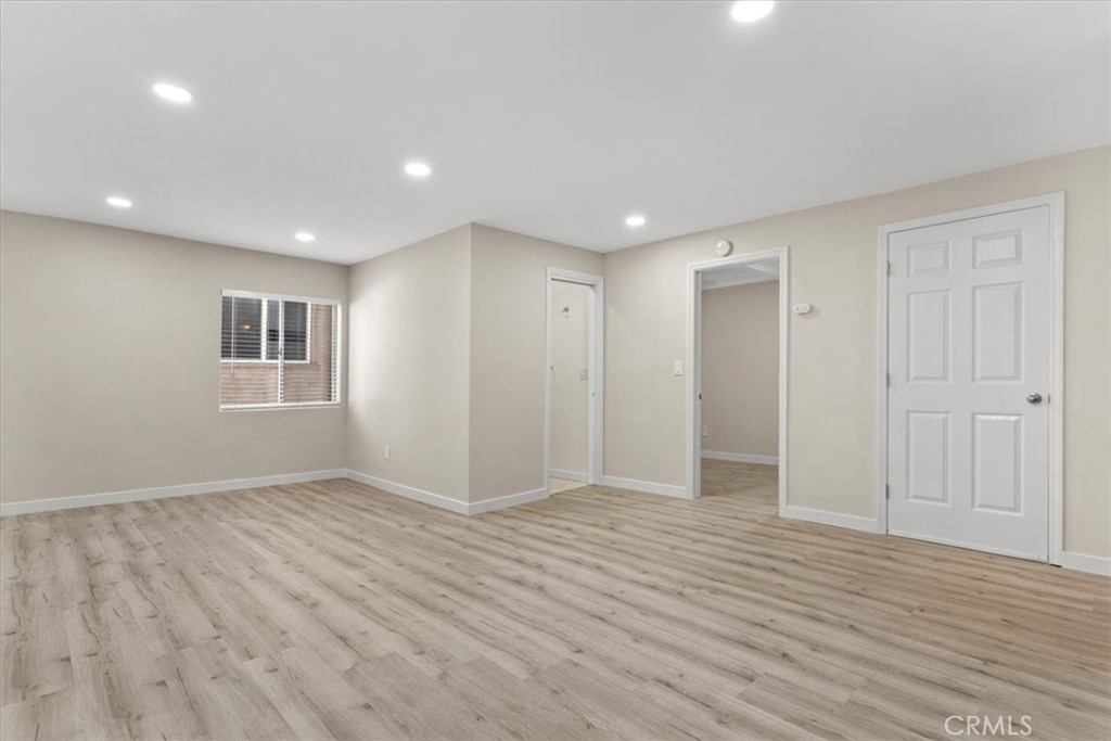 3652 Fredonia B Property Photo 5