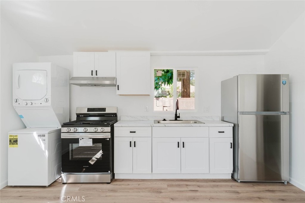 19427 Hart Street 1/2 Property Photo 4