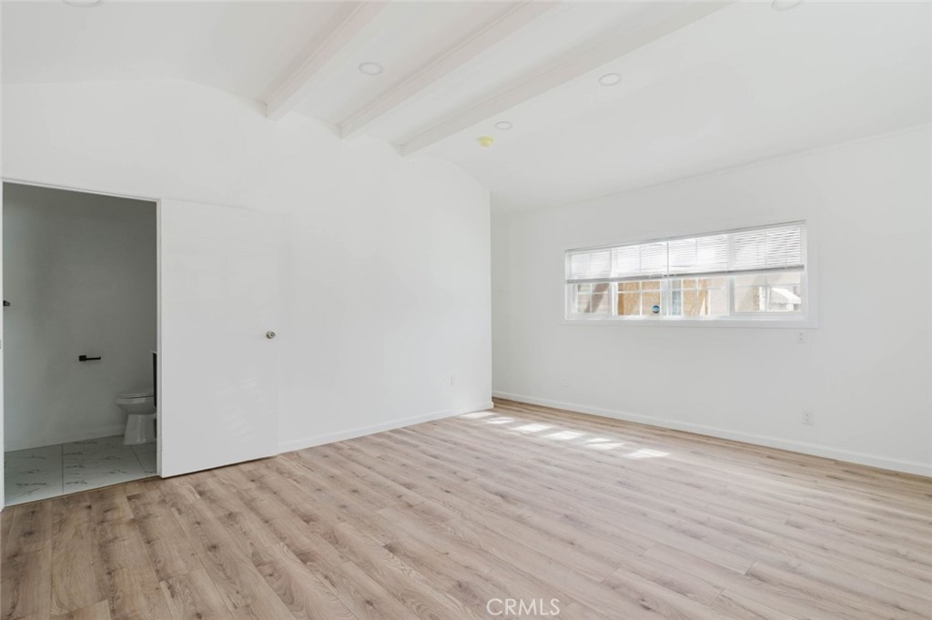 19427 Hart Street 1/2 Property Photo 5