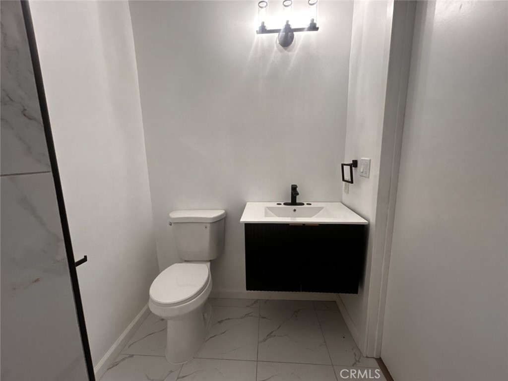 19427 Hart Street 1/2 Property Photo 7