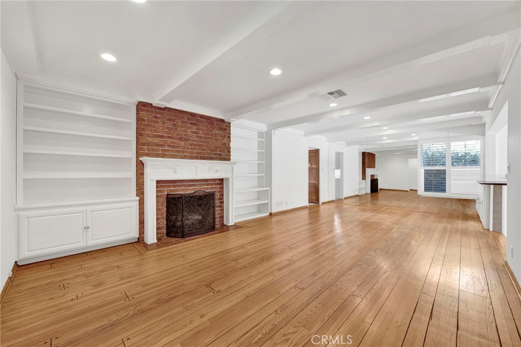 13916 Cohasset Street Property Photo 9