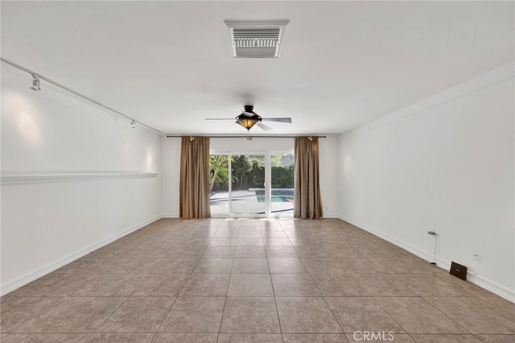 13916 Cohasset Street Property Photo 17