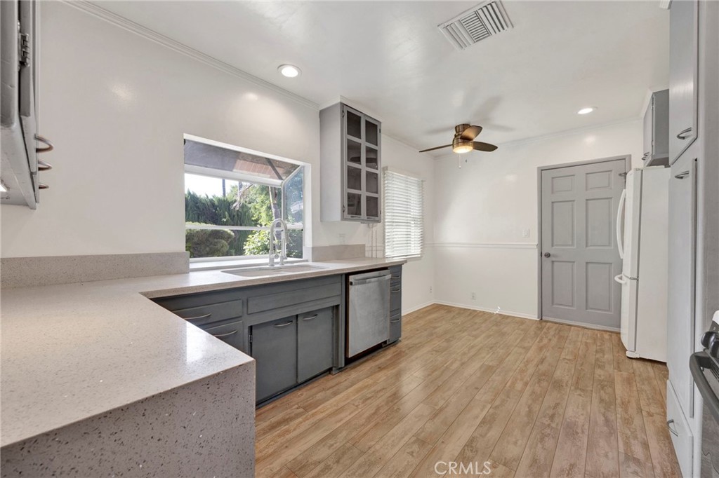 13916 Cohasset Street Property Photo 21