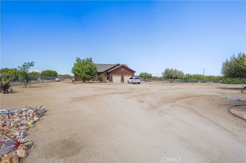9569 E Avenue Y8 Property Photo 7