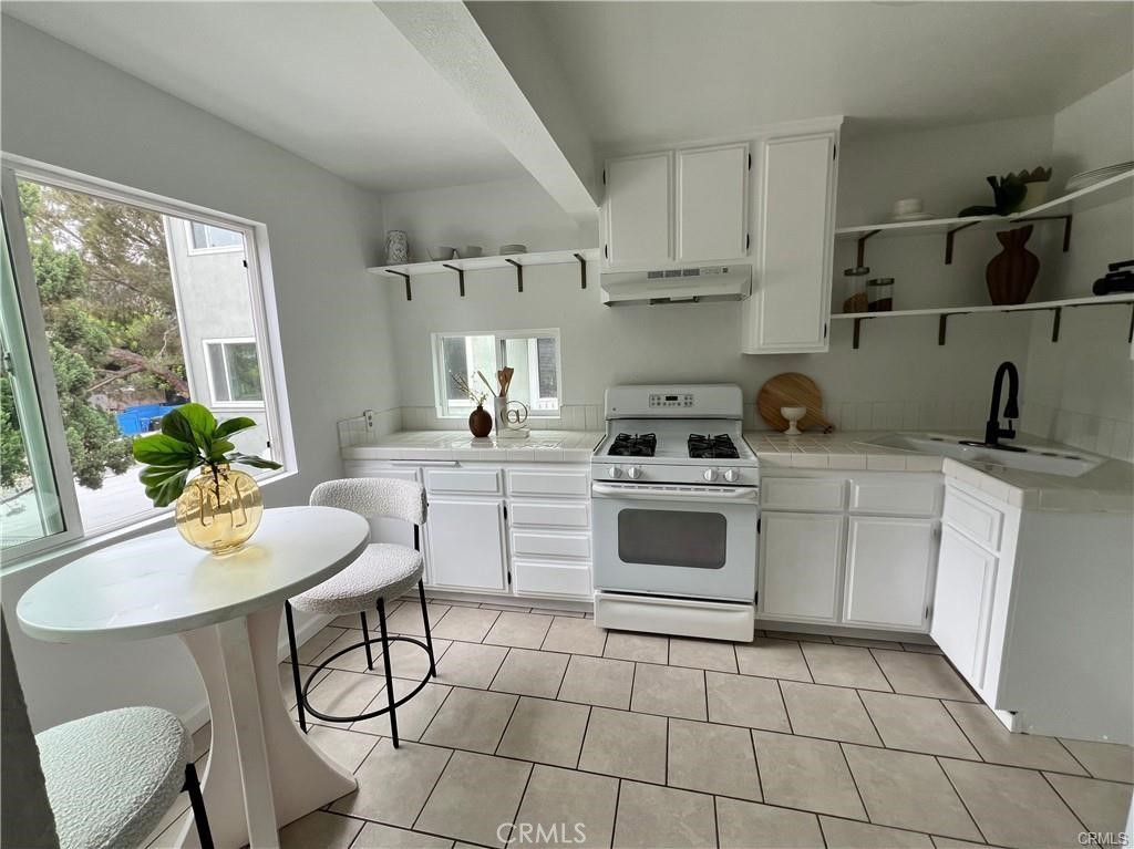 1825 N Easterly Terrace Property Photo 9