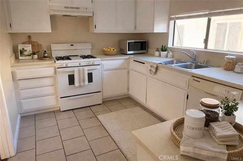 1825 N Easterly Terrace Property Photo 17