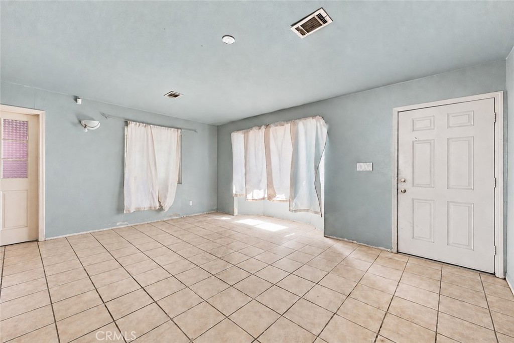 622 Irene Street Property Photo 4