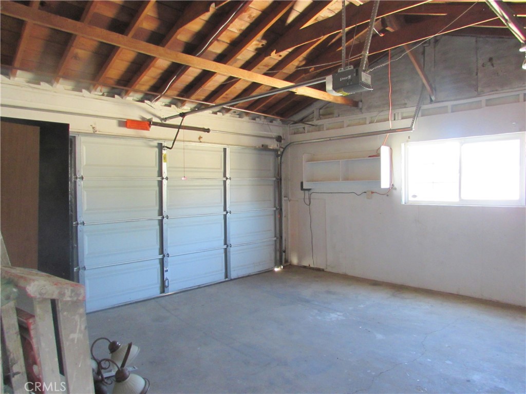 10116 Owensmouth Property Photo 5