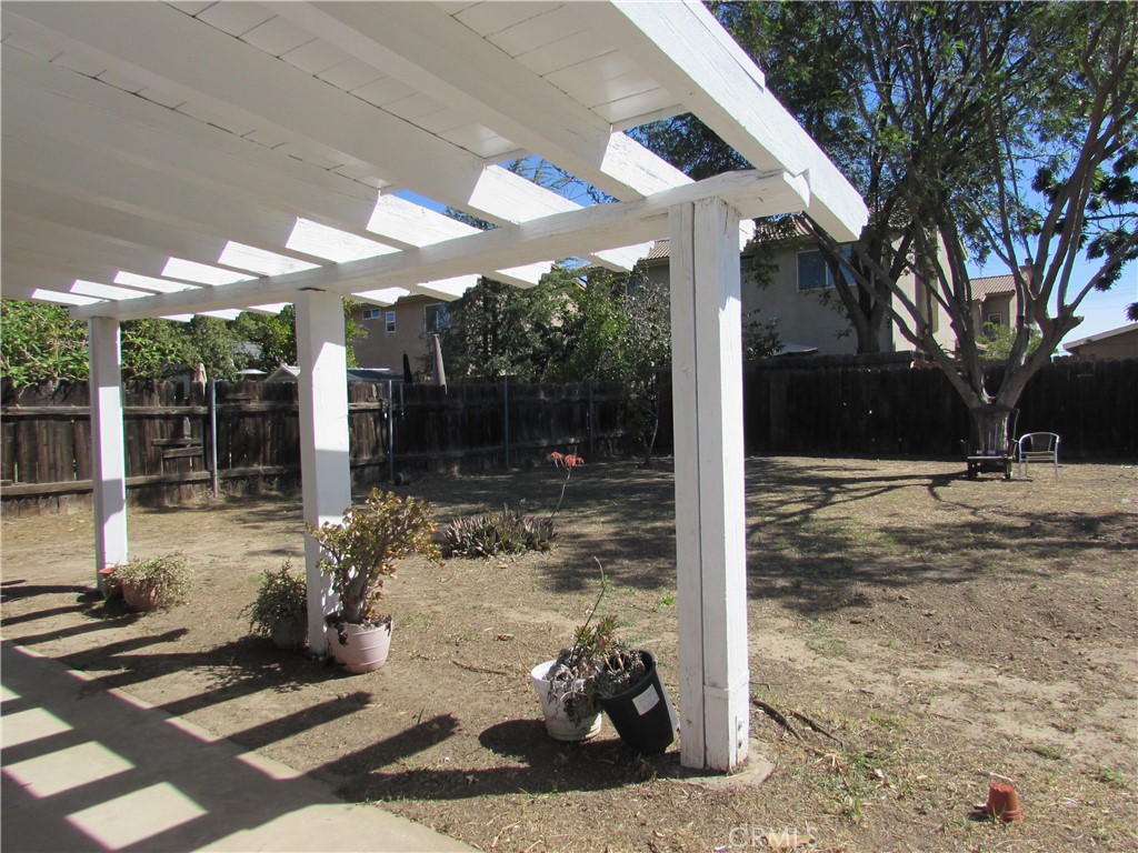 10116 Owensmouth Property Photo 8